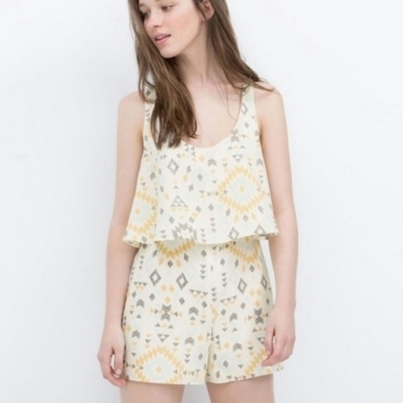 Trafaluc by Zara Triangle Arrow Print Short Romper - Picture 1 of 11